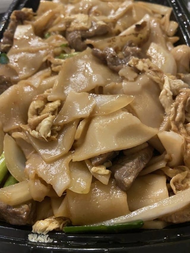 Pad See Ew ( Flat Noodle).